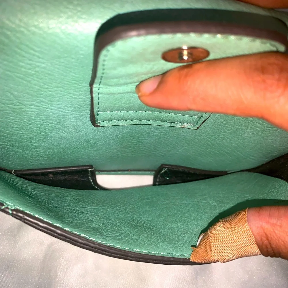 BUENO Small Wristlet Wallet Purse - Picture 3 of 9